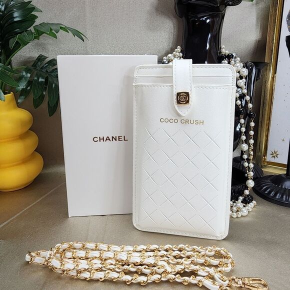 Authentic CHANEL COCO CRUSH PHONE CASE - Picture 2 of 8